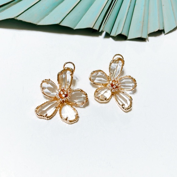 Anthropologie Jewelry - Flower crystal stud earrings S31